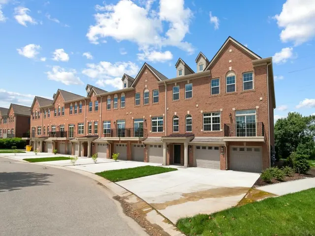 $2,500 | 39803 Rockcrest Circle, Unit 58, Northville, MI 48168