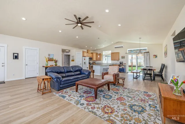 $690,000 | 8142 Highway 95, Marsing, ID 83639