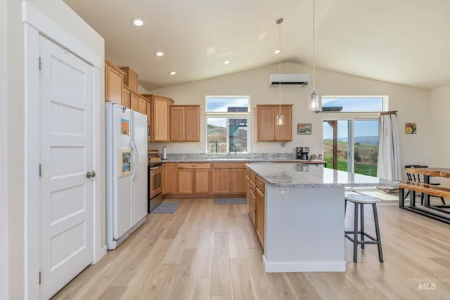 $690,000 | 8142 Highway 95, Marsing, ID 83639