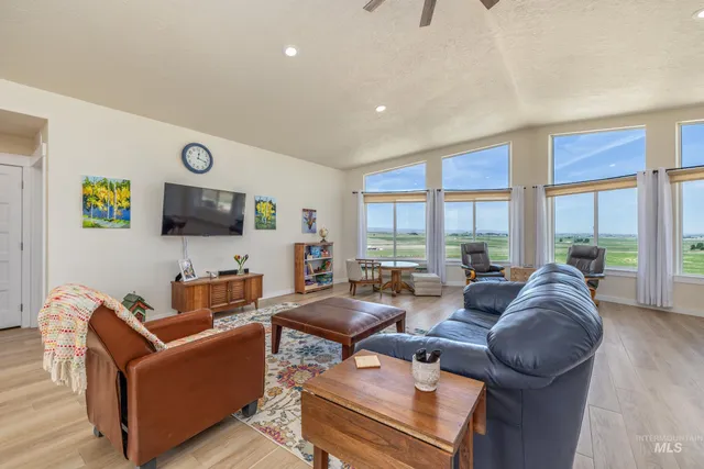 $690,000 | 8142 Highway 95, Marsing, ID 83639