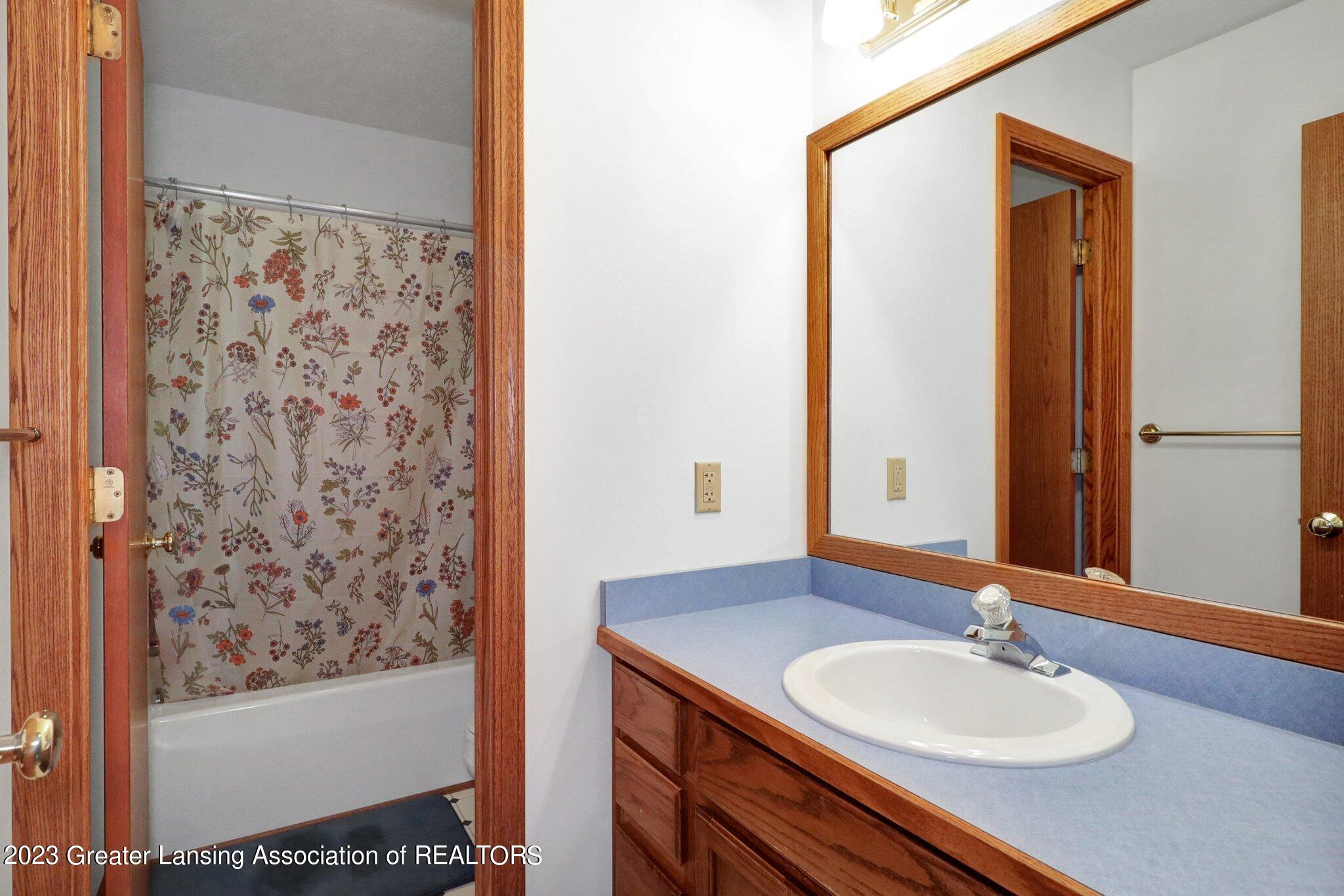 4800 West Howe Road Dewitt, MI 48820 - Photo 39 of 61 39-web-or-mls-Open Ended Media-38