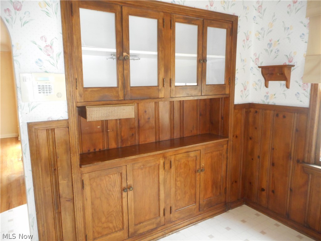 4237 Wilmington Road Cleveland, OH 44121 - Photo 4 of 12 Gallery Image 4