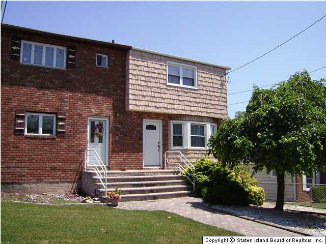 515 Foster Road Staten Island, NY 10309 - Photo 1 of 13 Primary Photo