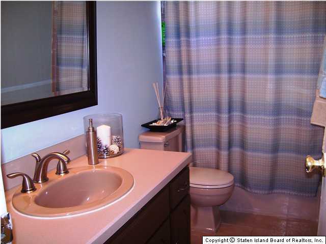 515 Foster Road Staten Island, NY 10309 - Photo 5 of 13 Additional Photo