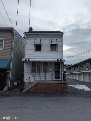 $1,250 | 325 Lewis Street, Minersville, PA 17954