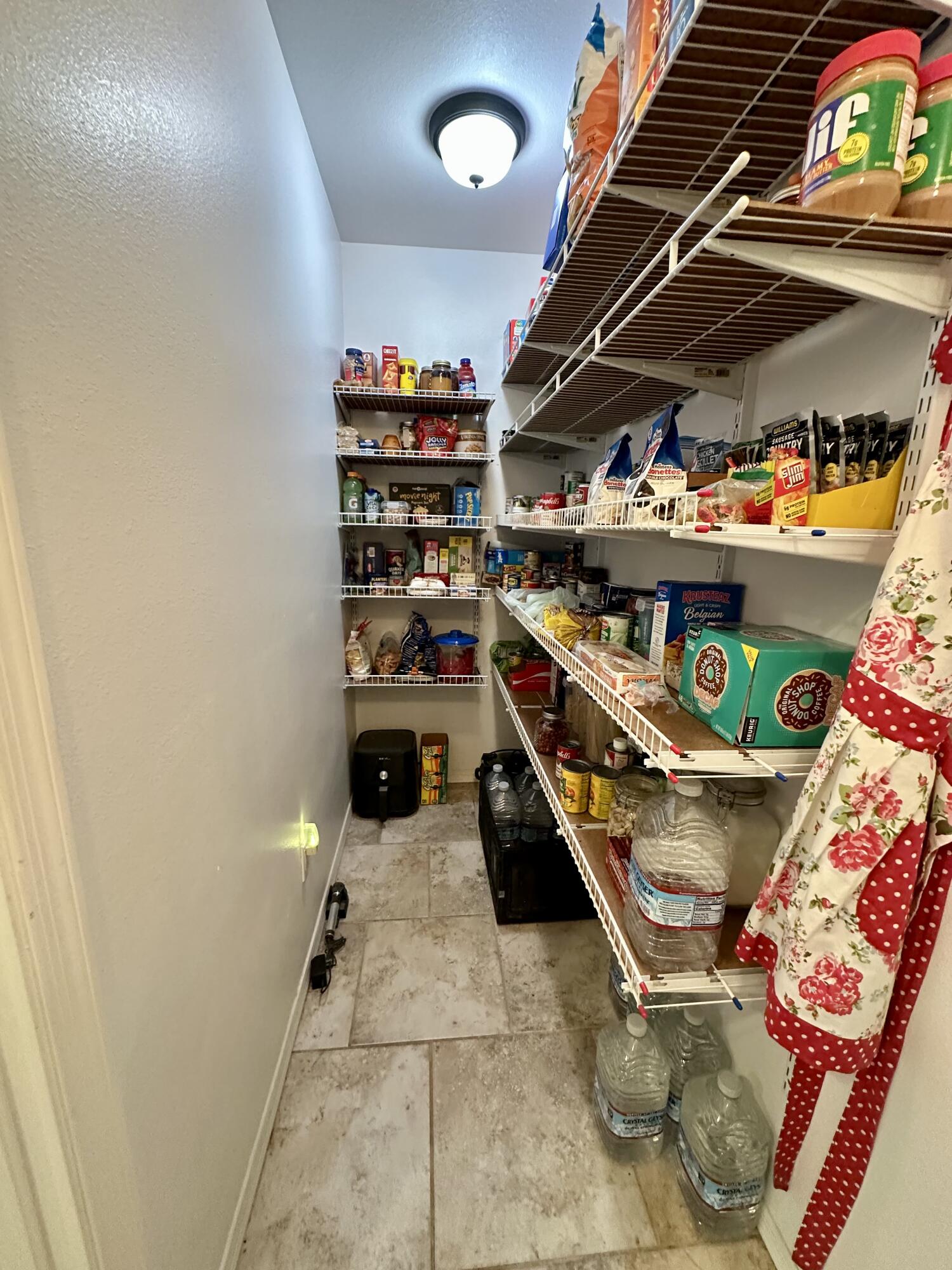 1731 Riviera Drive Blythe, CA 92225 - Photo 10 of 36 a room with lots of different colored cloths