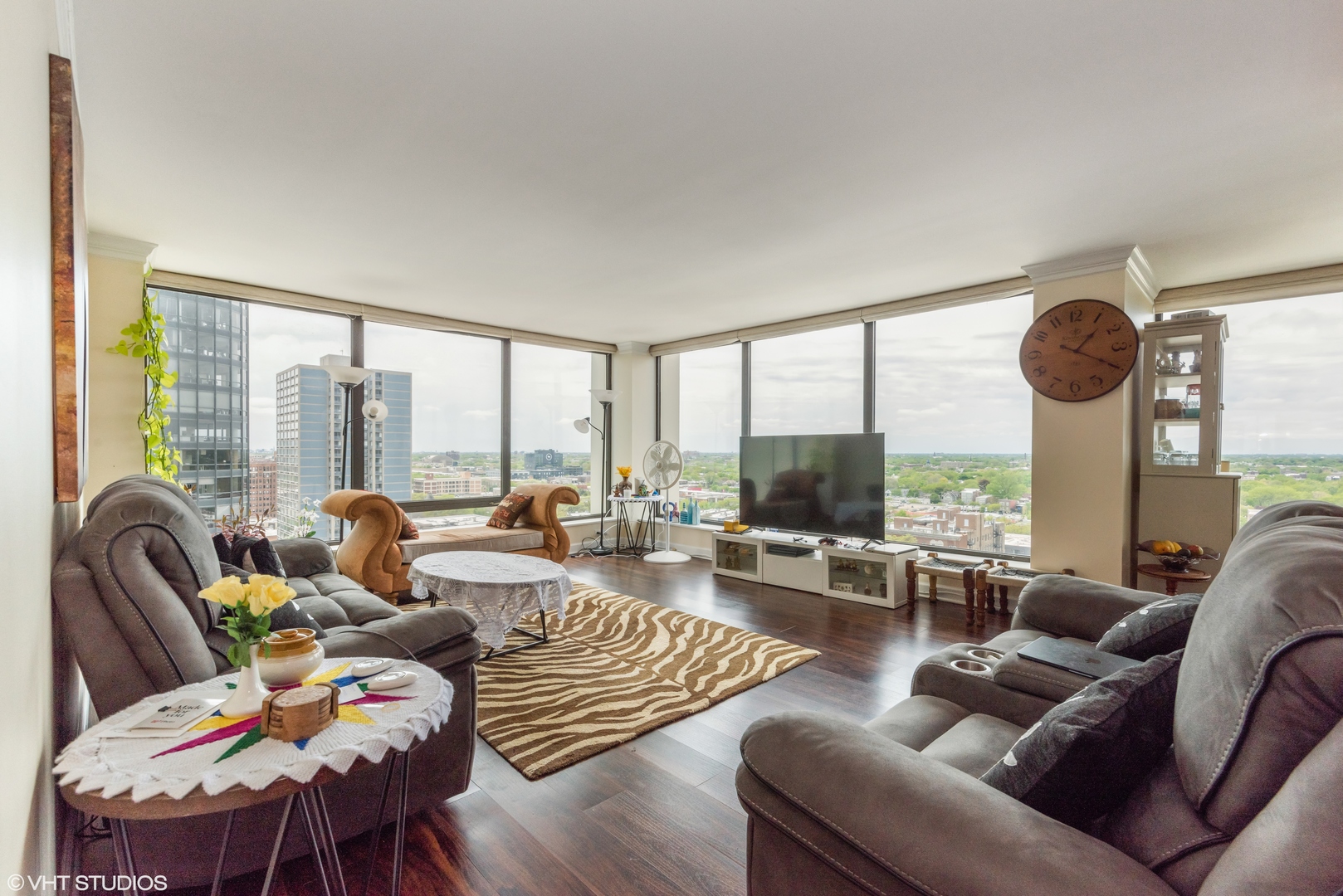 5445 North Sheridan Road, Unit 1815 Chicago, IL 60640 - Photo 5 of 14