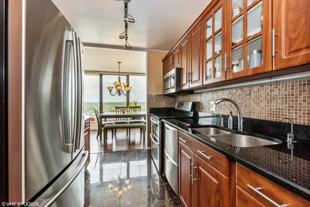 $349,900 | 5445 North Sheridan Road, Unit 1815, Chicago, IL 60640