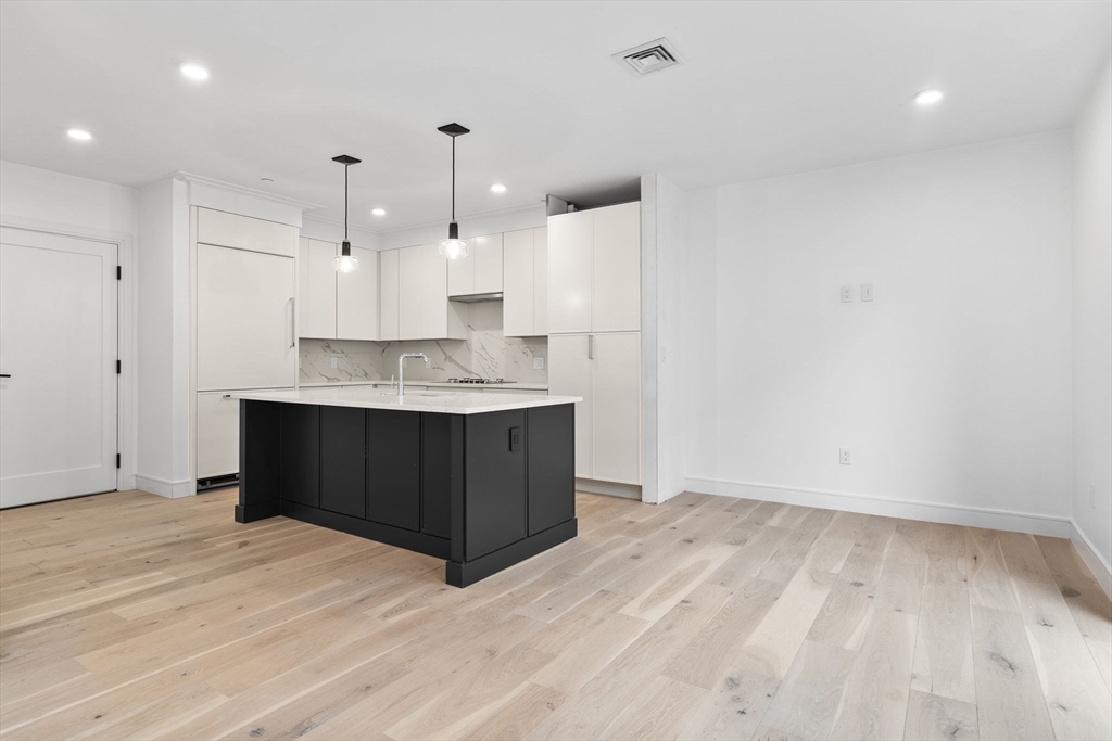33 A Street, Unit 504 Boston, MA 02127 - Photo 3 of 23