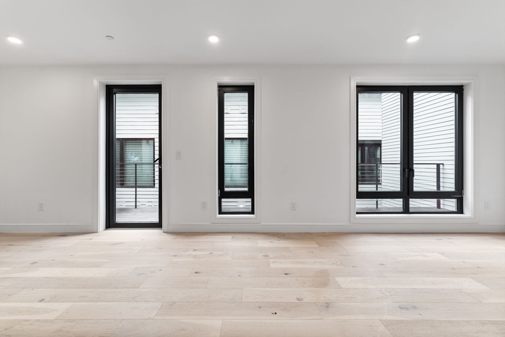 33 A Street, Unit 504 Boston, MA 02127 - Photo 5 of 23