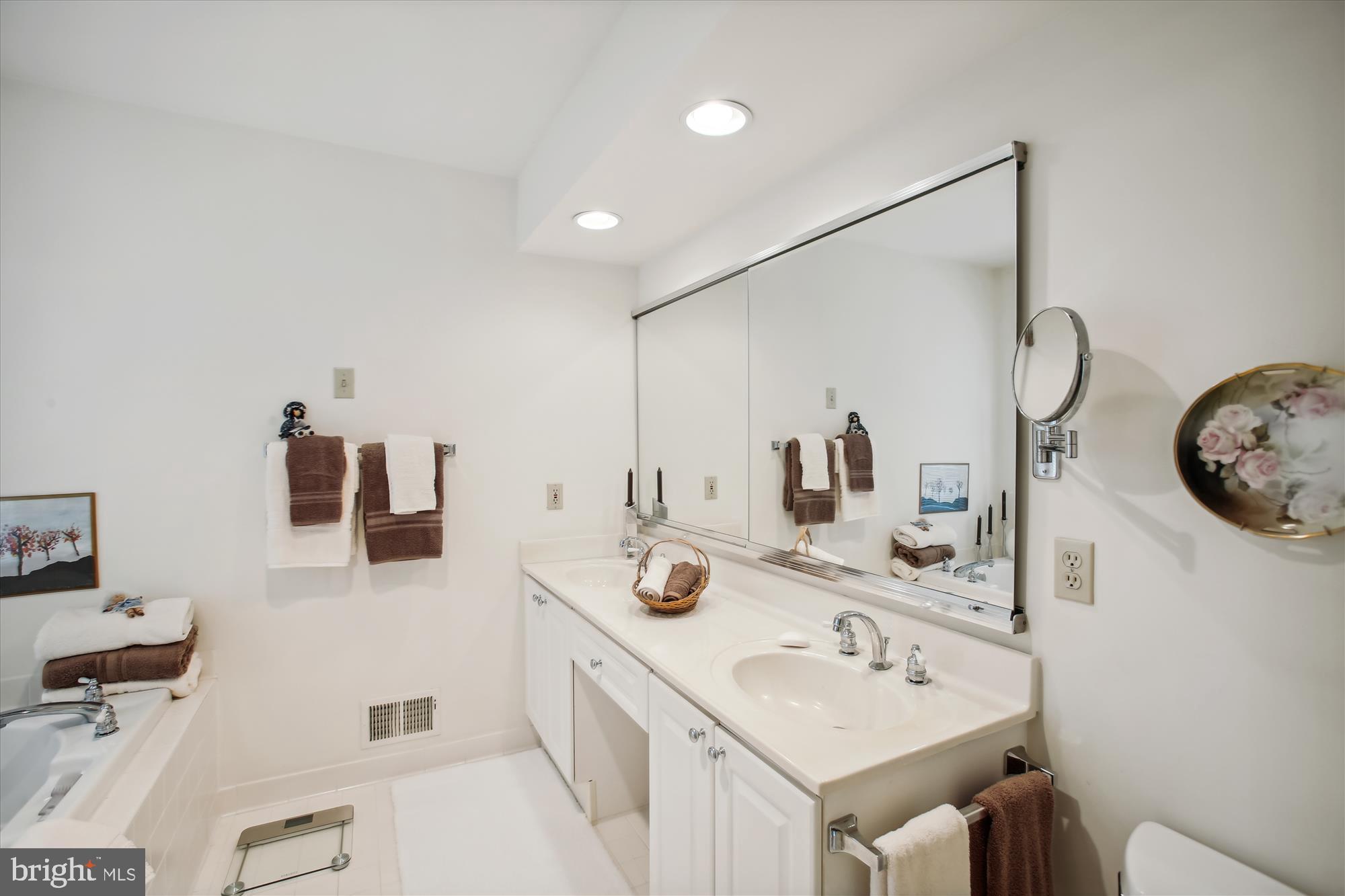 2361 Bear Den Road Frederick, MD 21701 - Photo 16 of 46 Primary Bath