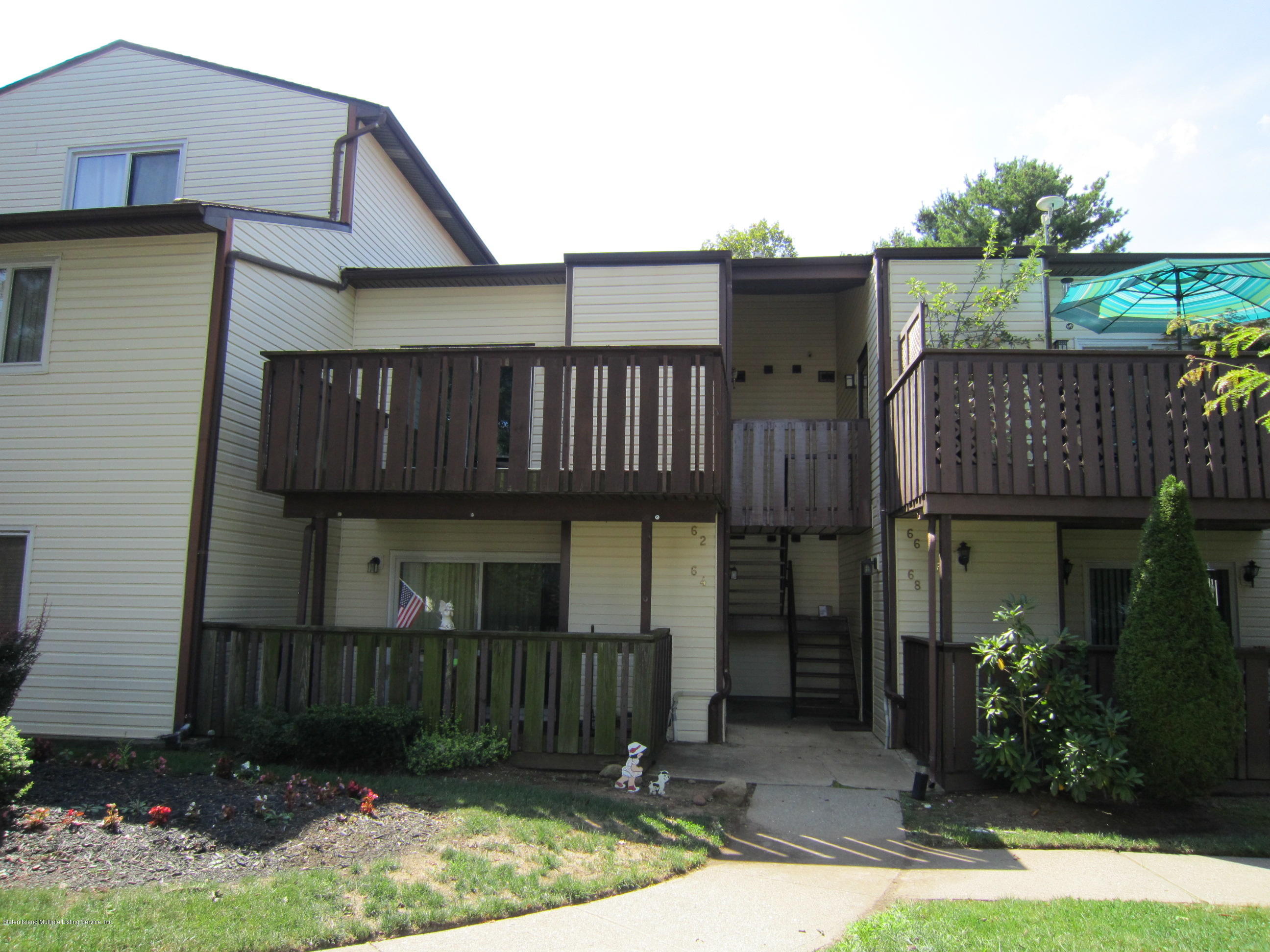 62 Timber Ridge Drive, Unit 2 Staten Island, NY 10306 - Photo 2 of 19 IMG_2774