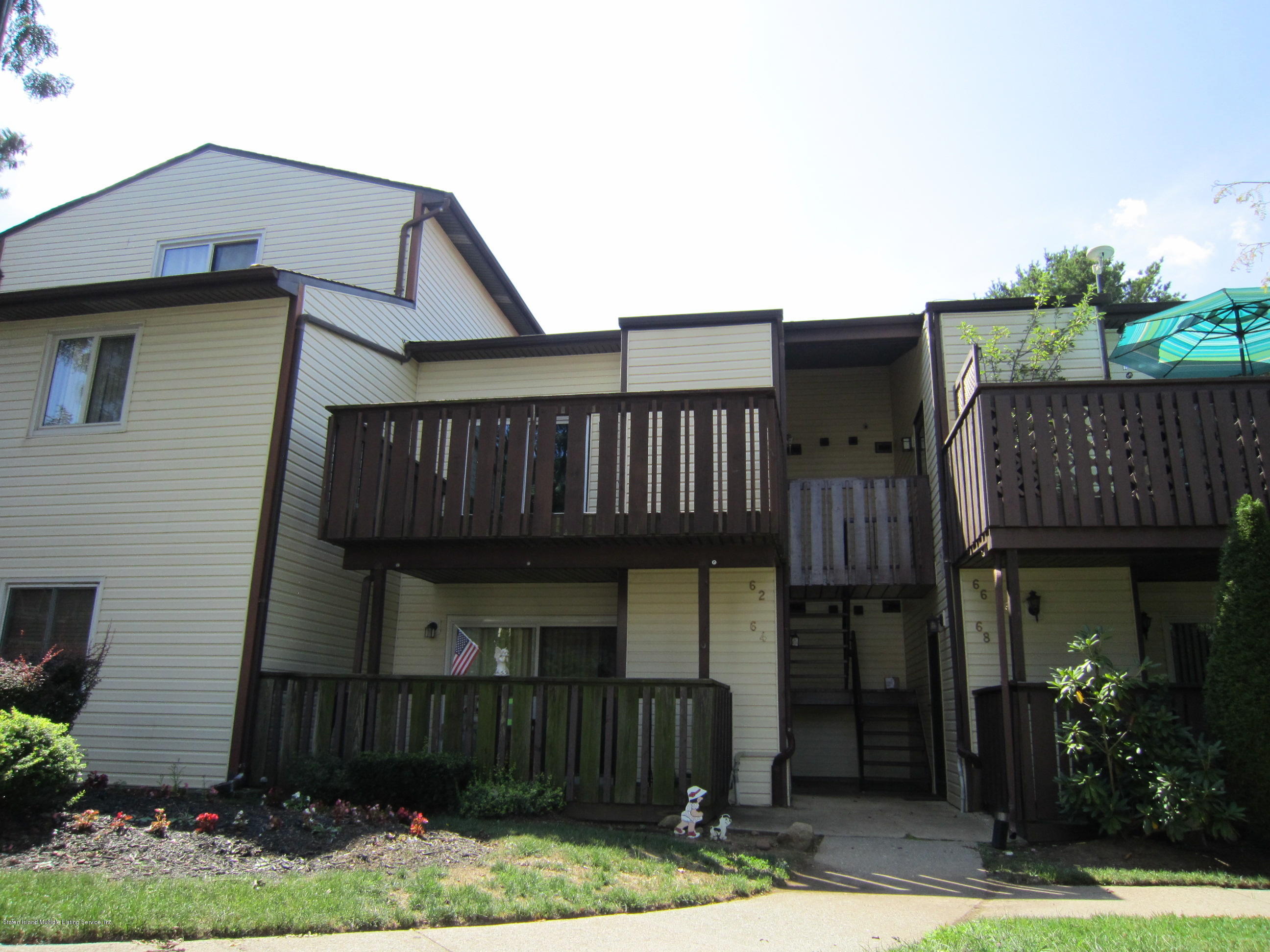 62 Timber Ridge Drive, Unit 2 Staten Island, NY 10306 - Photo 6 of 19 IMG_2775