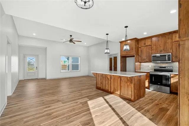 $520,000 | 6724 Tucker Drive, Odessa, MO 64076