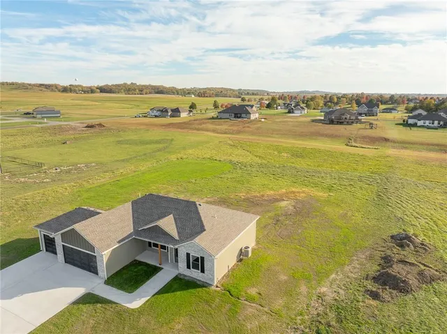 $520,000 | 6724 Tucker Drive, Odessa, MO 64076