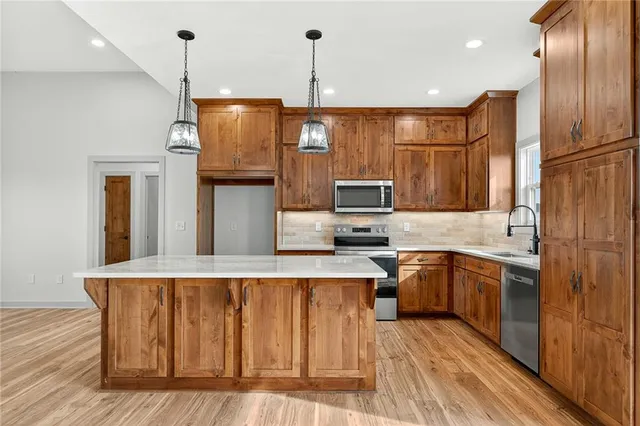 $520,000 | 6724 Tucker Drive, Odessa, MO 64076