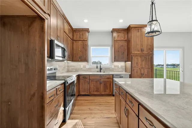 $520,000 | 6724 Tucker Drive, Odessa, MO 64076