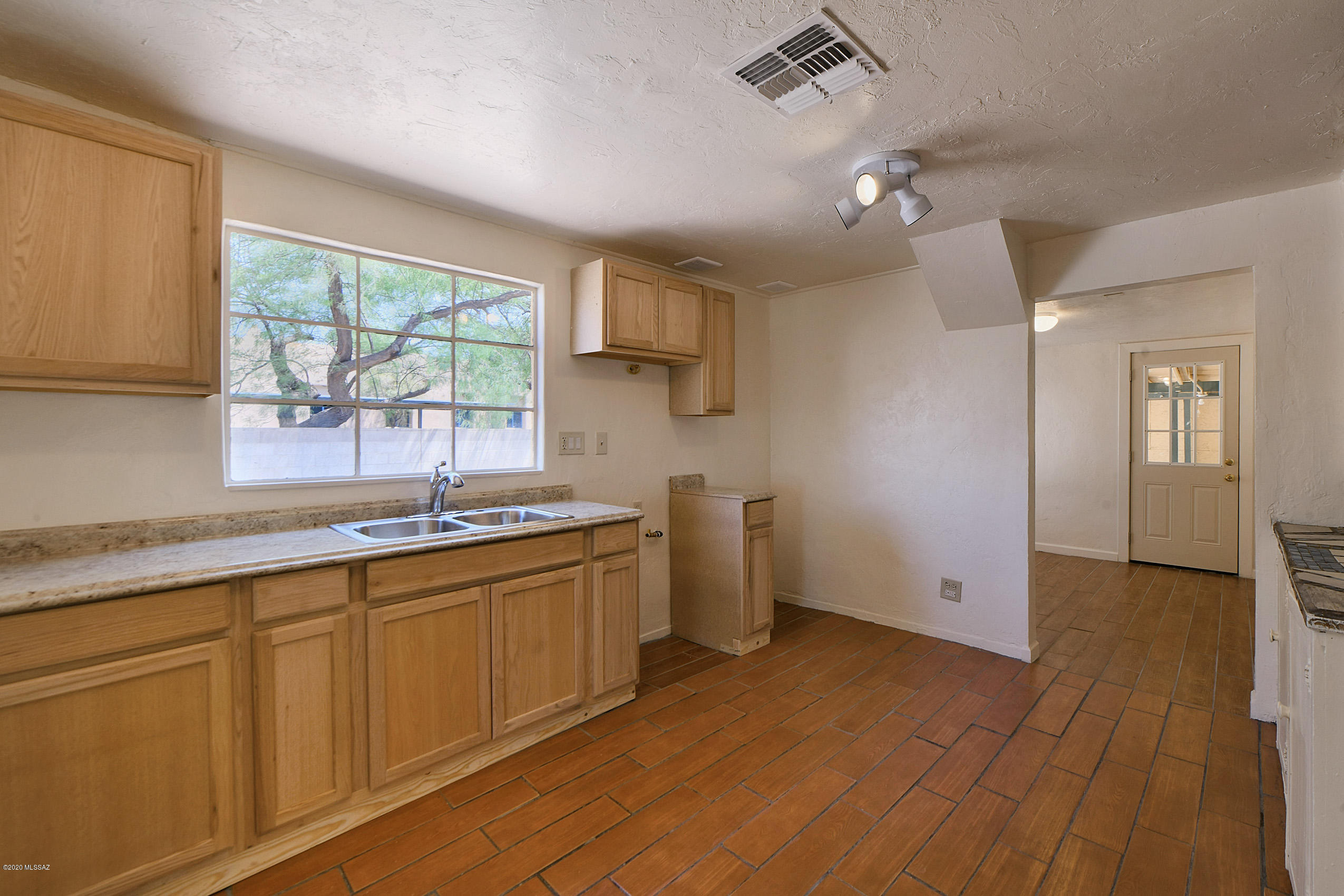 455 West Thurber Road Tucson, AZ 85705 - Photo 7 of 23