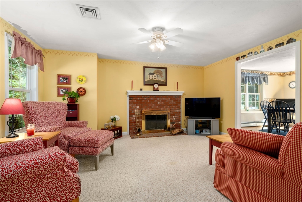 374 New Boston Road Sturbridge, MA 01566 - Photo 7 of 38