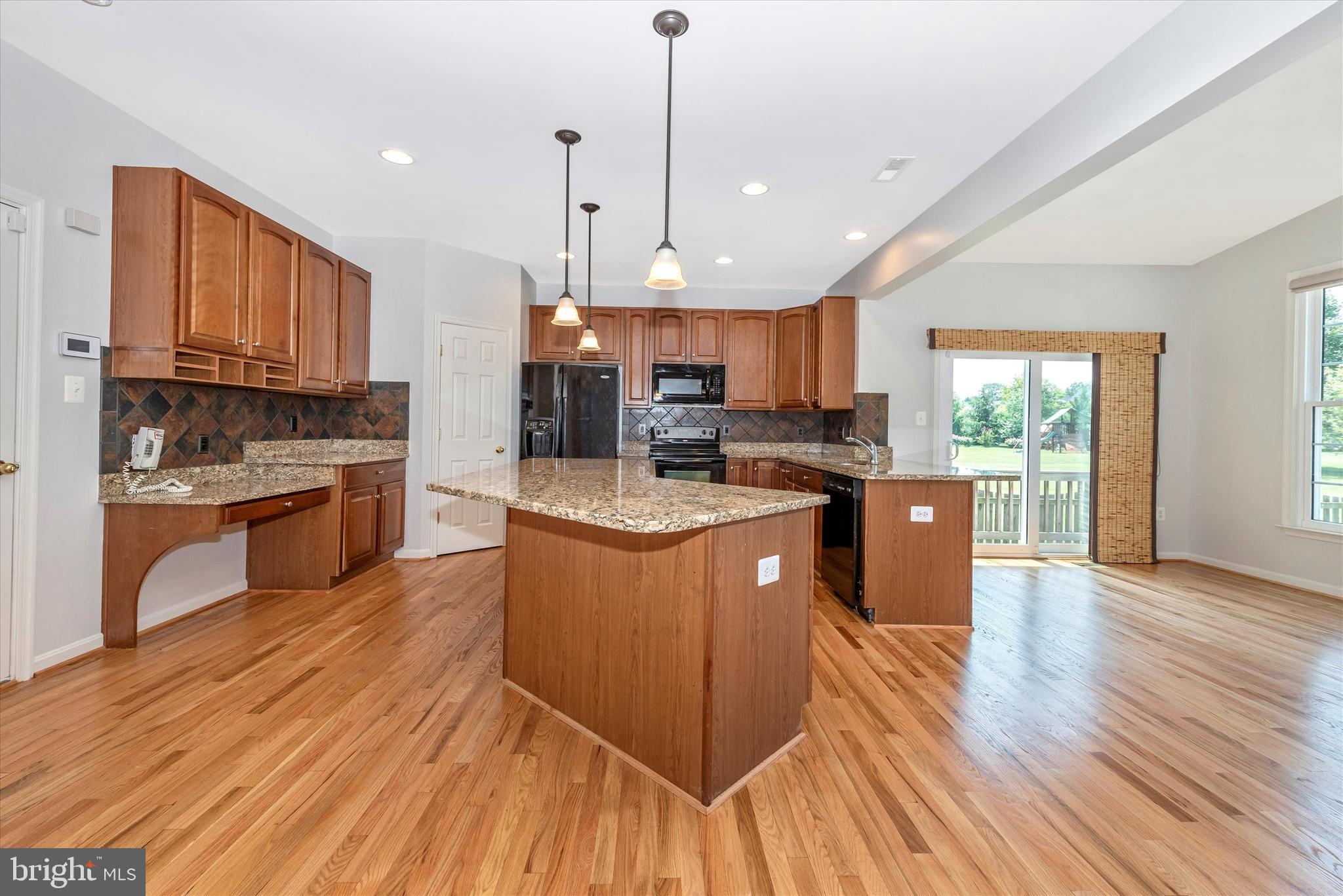 116 Wheeler Lane Frederick, MD 21702 - Photo 9 of 35 Kitchen with morning room!