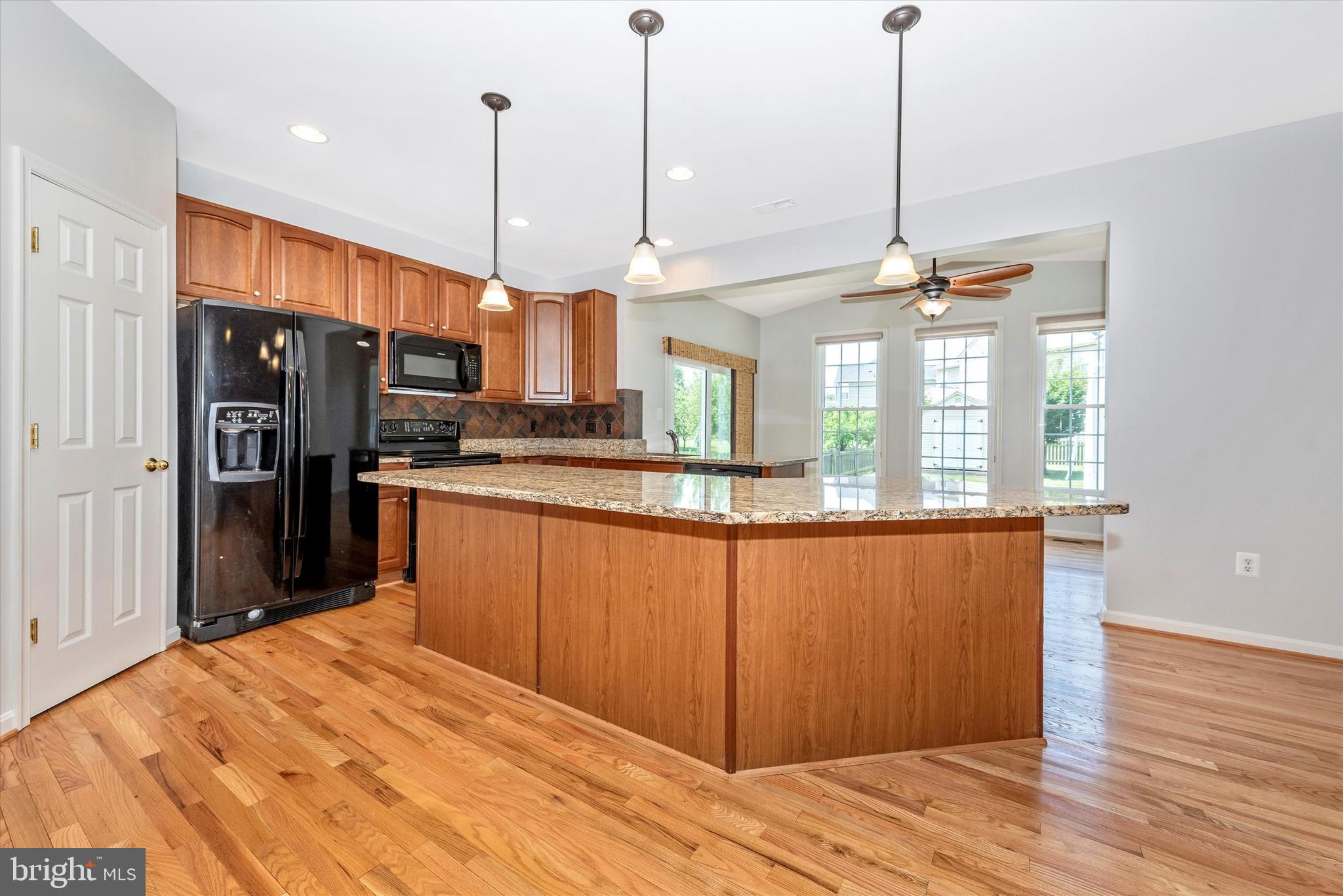 116 Wheeler Lane Frederick, MD 21702 - Photo 10 of 35 Granite counters.