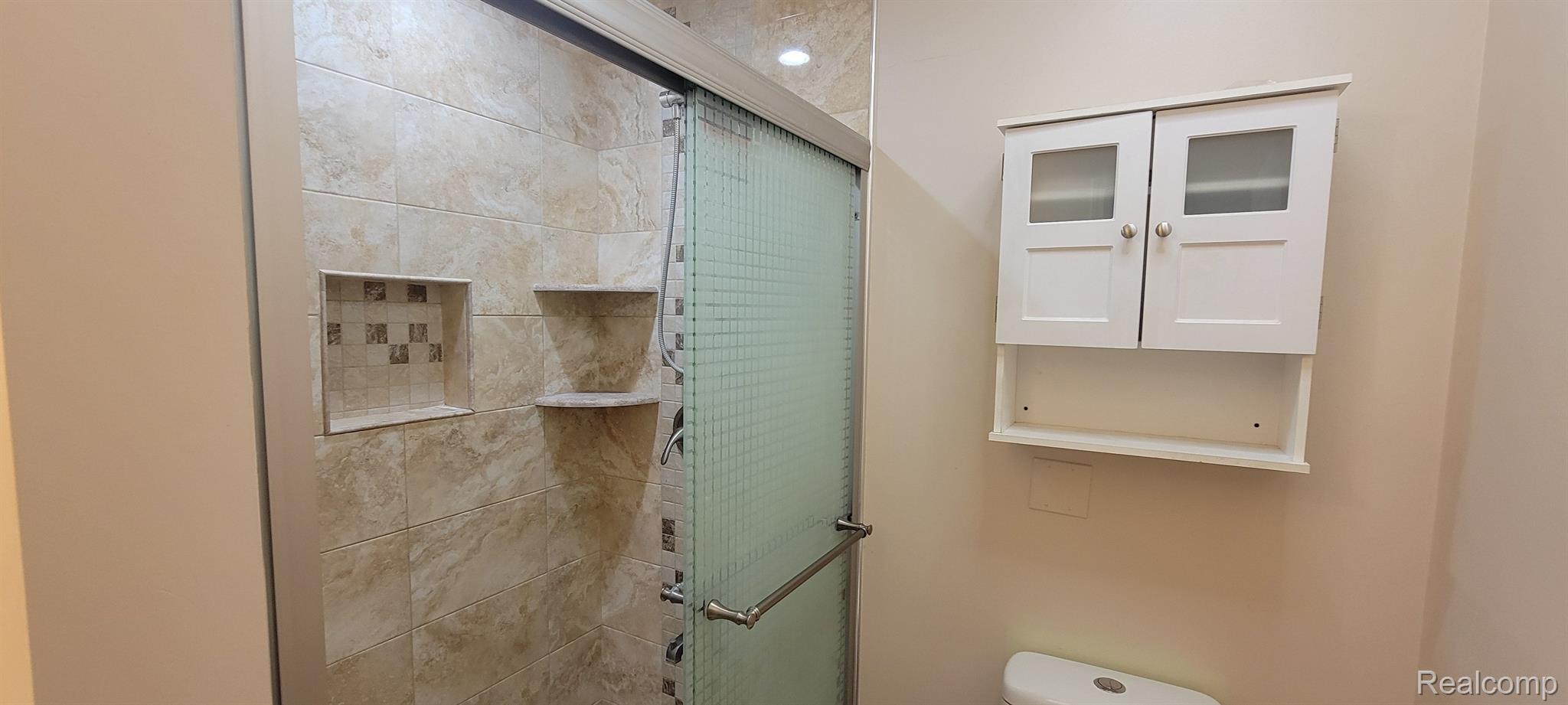 2740 Lake Angelus Road Waterford, MI 48329 - Photo 32 of 52 Gallery Image 32
