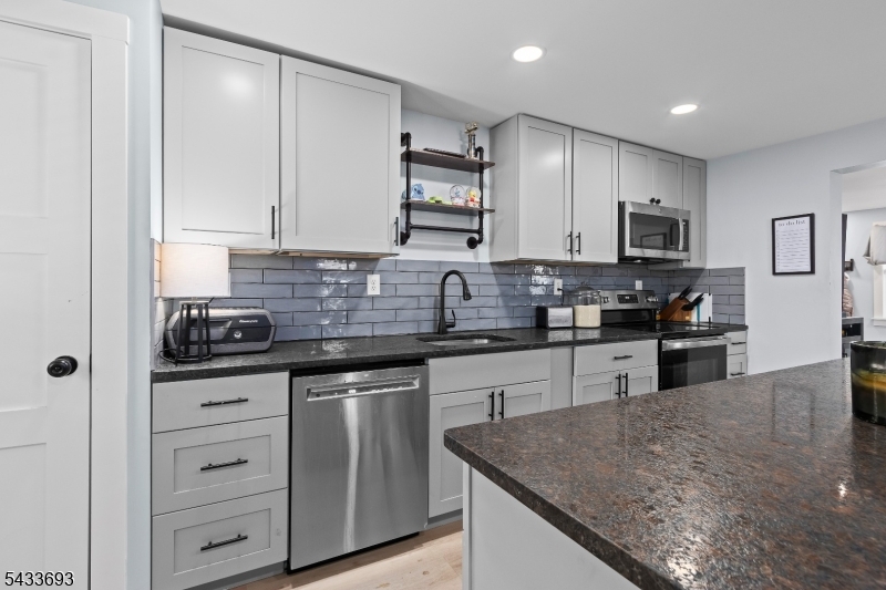 22 Decatur Street, Unit 22 Columbia, NJ 07832 - Photo 7 of 18