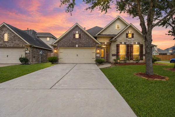 $450,000 | 2102 Rolling Fog Drive, Pearland, TX 77584