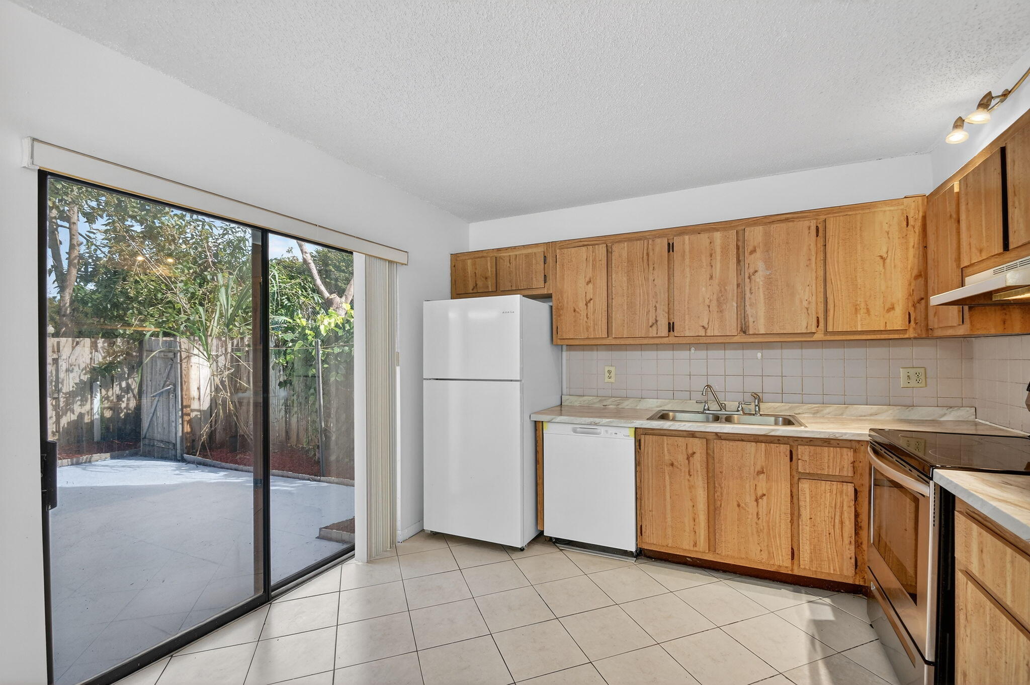 176 Woodland Road Palm Springs, FL 33461 - Photo 14 of 37 15-web-or-mls-DSC_3130