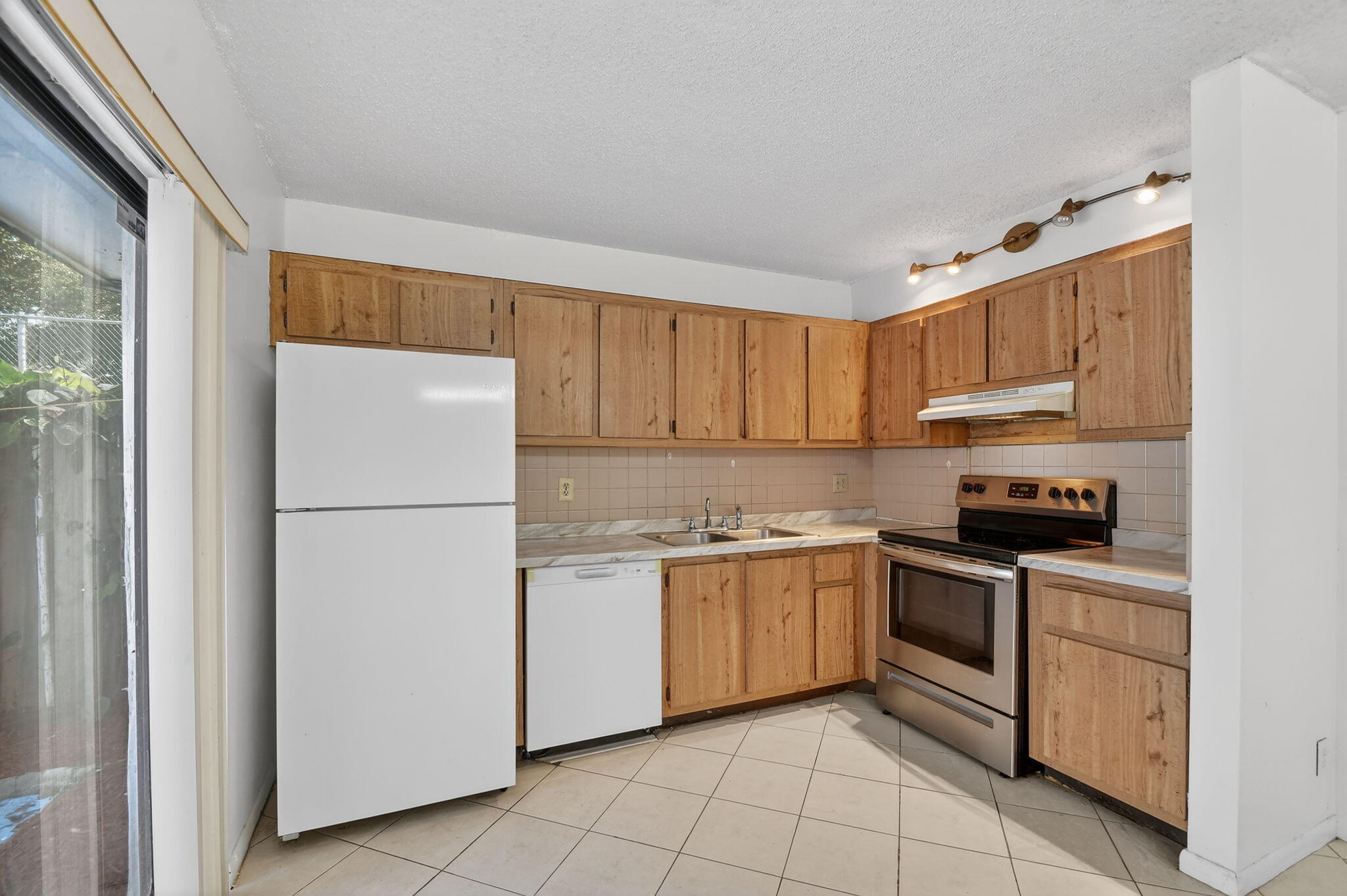 176 Woodland Road Palm Springs, FL 33461 - Photo 15 of 37 16-web-or-mls-DSC_3138