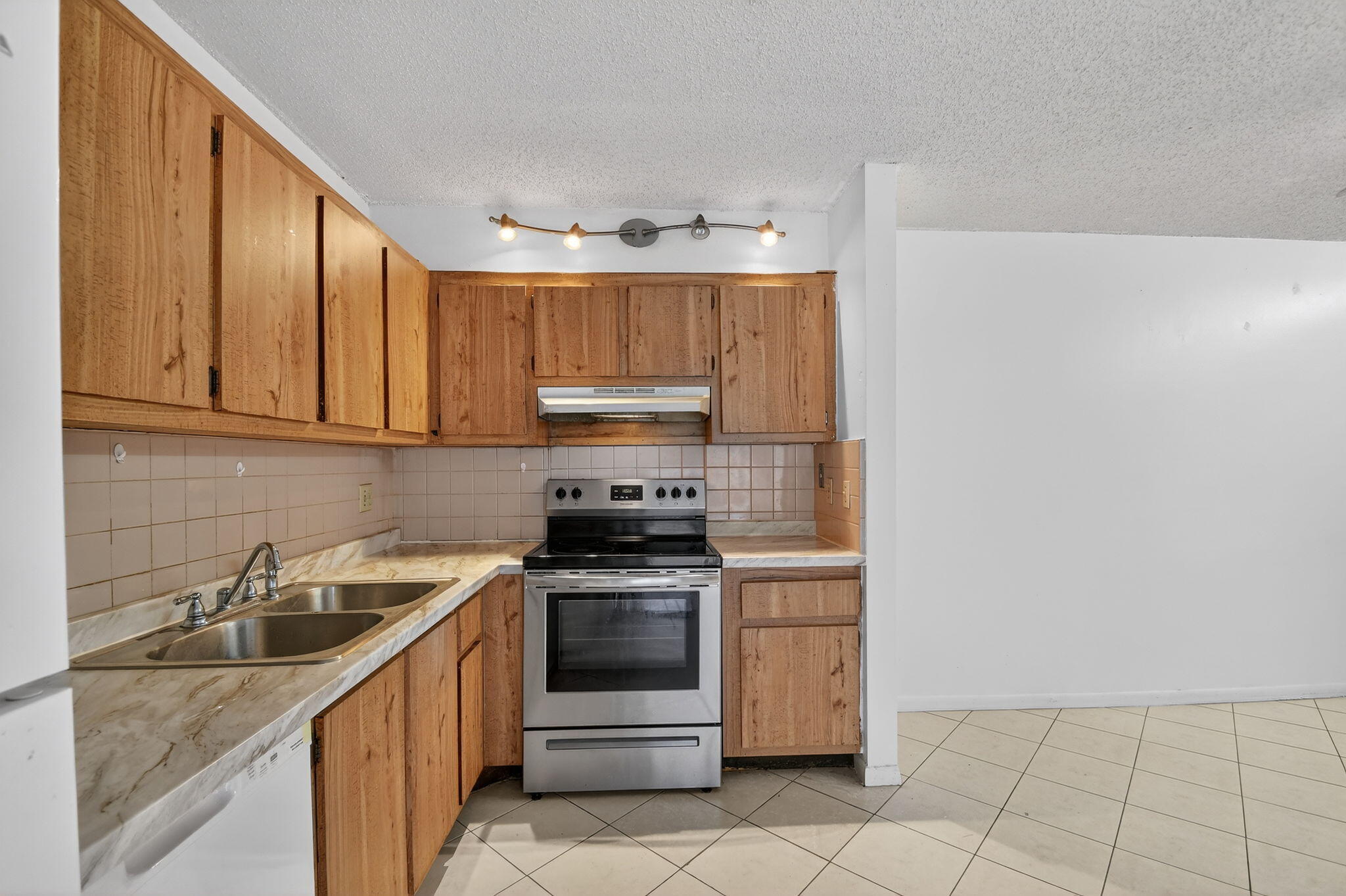 176 Woodland Road Palm Springs, FL 33461 - Photo 16 of 37 17-web-or-mls-DSC_3142