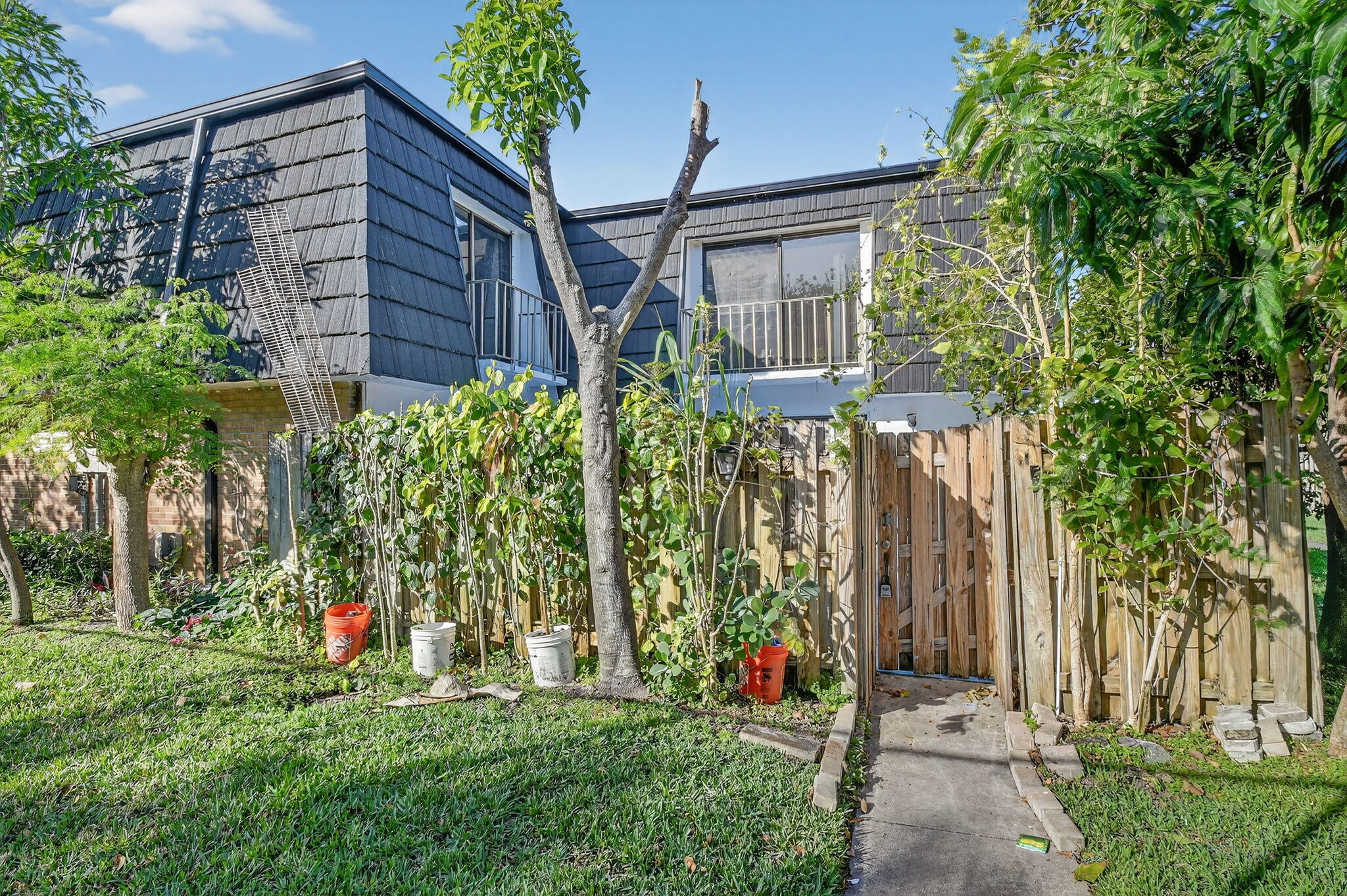 176 Woodland Road Palm Springs, FL 33461 - Photo 2 of 37 3-web-or-mls-DSC_1693