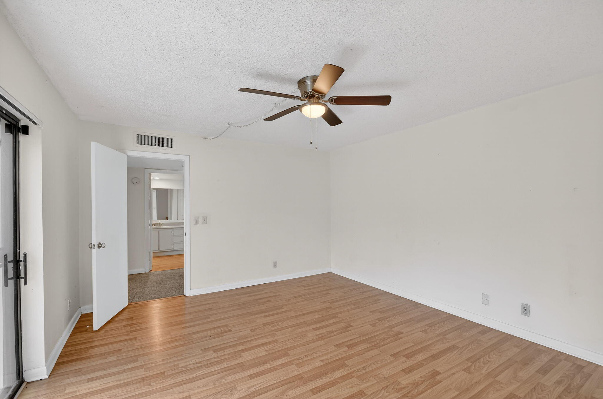 176 Woodland Road Palm Springs, FL 33461 - Photo 26 of 37 27-web-or-mls-DSC_3191