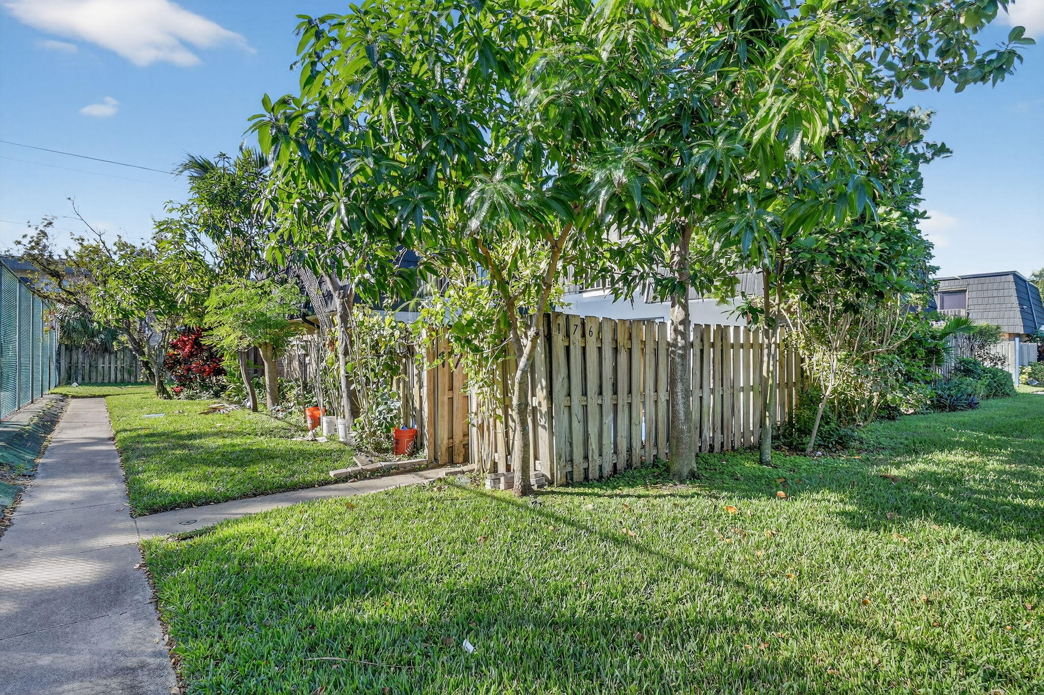 176 Woodland Road Palm Springs, FL 33461 - Photo 3 of 37 1-web-or-mls-DSC_1685