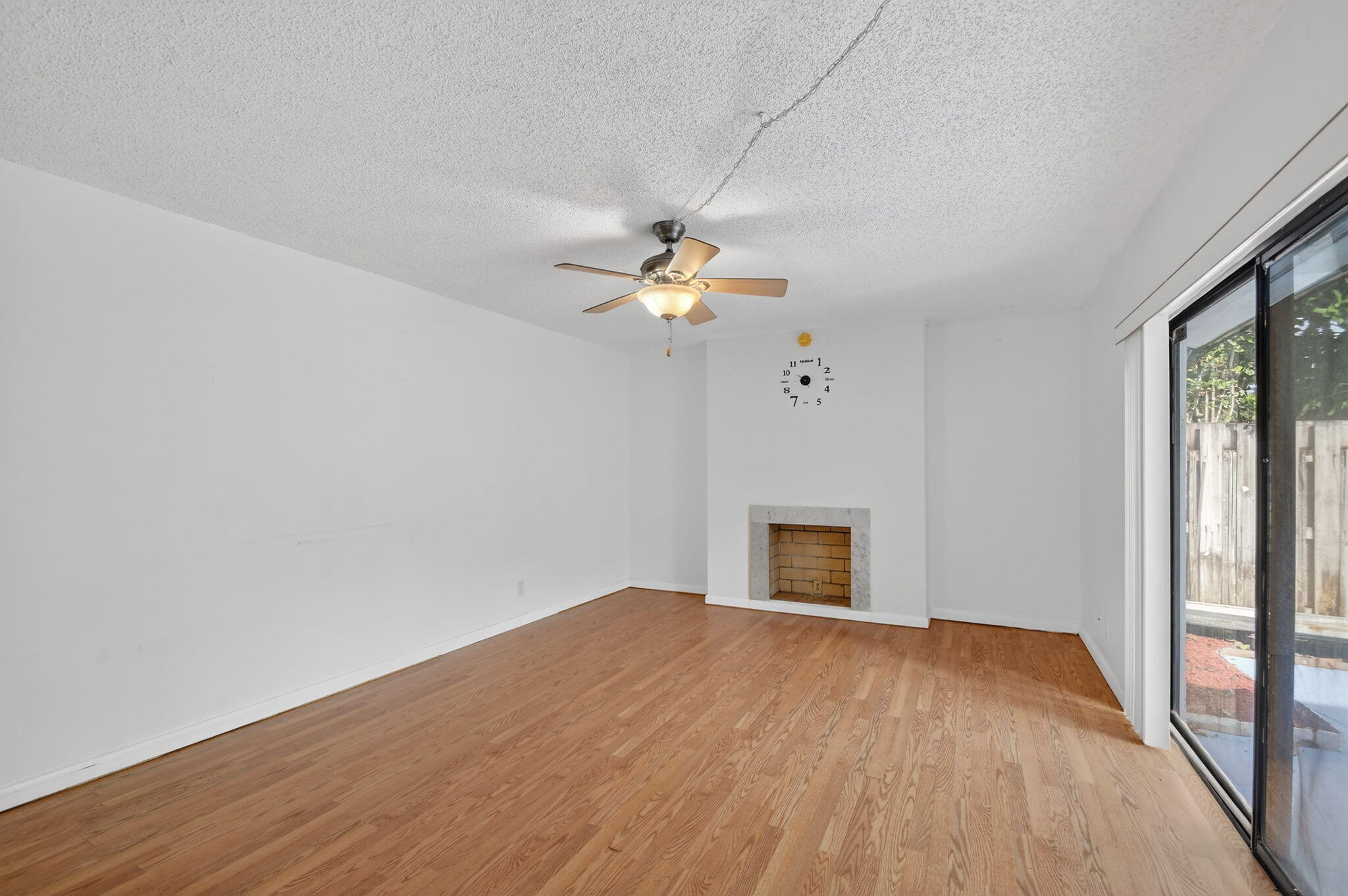 176 Woodland Road Palm Springs, FL 33461 - Photo 6 of 37 7-web-or-mls-DSC_3089