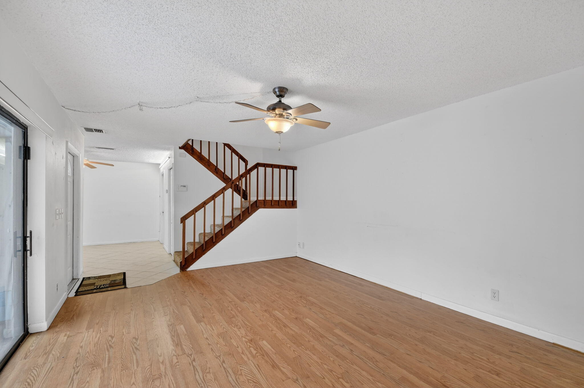 176 Woodland Road Palm Springs, FL 33461 - Photo 9 of 37 10-web-or-mls-DSC_3105