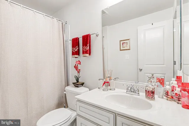 a en suite bathroom with double vanity sinks and a mirror