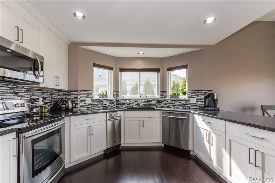 Granite Counters & New SS Appliances