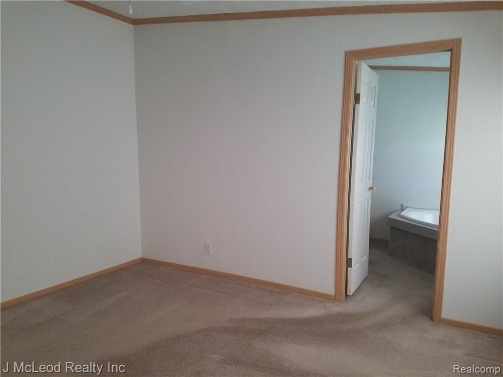 8066 Oak Road Millington, MI 48746 - Photo 12 of 20 2017-05-23 17.41