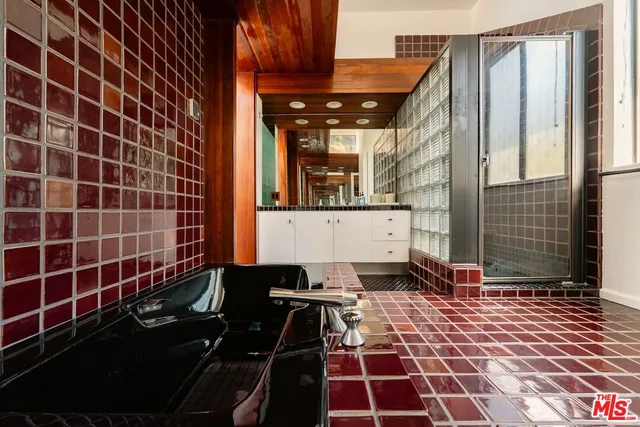 $3,750,000 | 3372 Longridge Terrace, Sherman Oaks, CA 91423