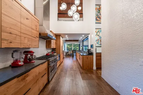 $3,750,000 | 3372 Longridge Terrace, Sherman Oaks, CA 91423