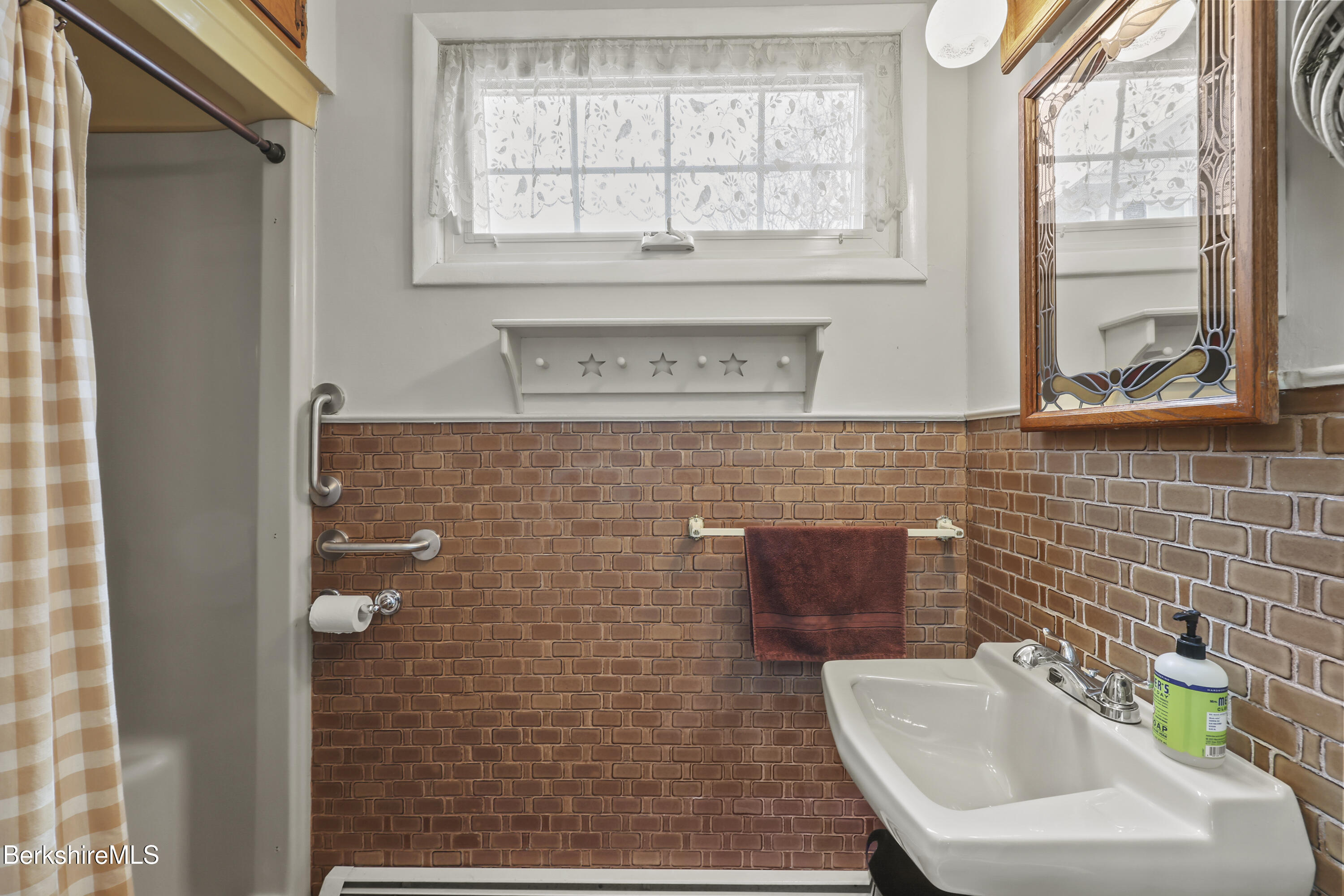 133 Pomeroy Avenue Pittsfield, MA 01201 - Photo 25 of 50 first floor bath