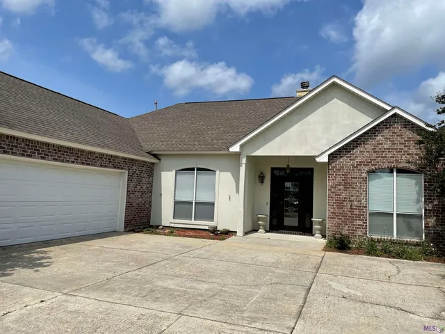 $2,100 | 36497 Stanton Hall Avenue, Denham Springs, LA 70706