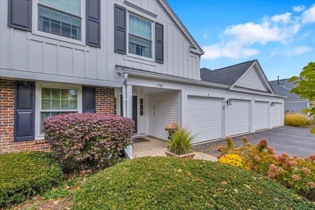 $349,000 | 1785 Grosvenor Circle, Unit A, Wheaton, IL 60189