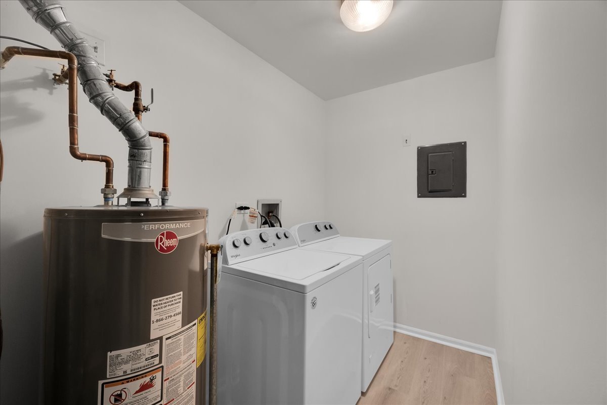 1785 Grosvenor Circle, Unit A Wheaton, IL 60189 - Photo 19 of 37 a bathroom with a sink and mirror