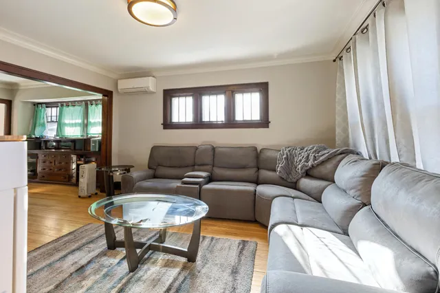 $389,900 | 3905 Elliot Avenue, Minneapolis, MN 55407