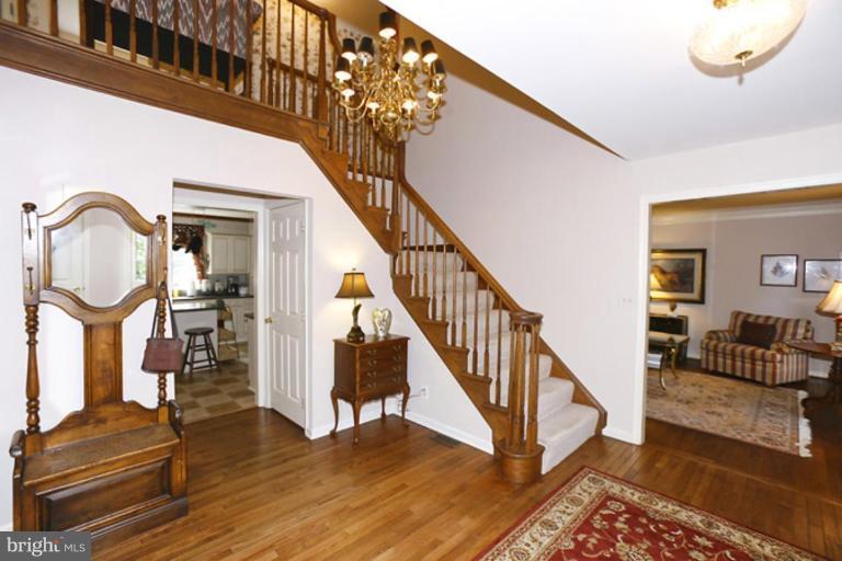 5161 Beaverbrook Road Columbia, MD 21044 - Photo 3 of 30 Entrance / Foyer