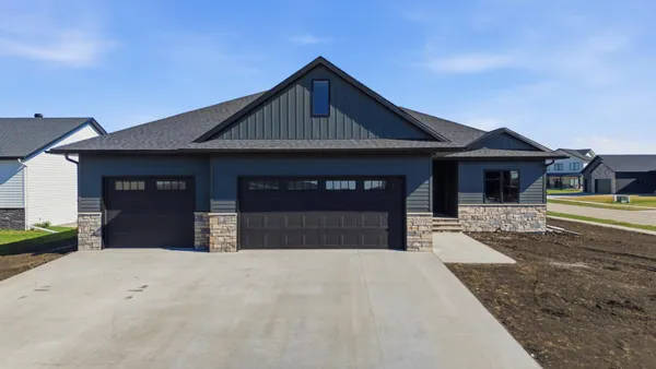 $900,000 | 4257 Pine Parkway South, Fargo, ND 58104