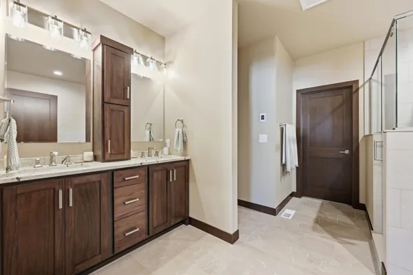 $900,000 | 4257 Pine Parkway South, Fargo, ND 58104