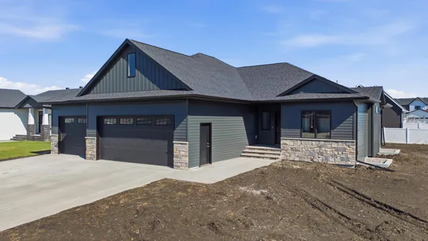 $900,000 | 4257 Pine Parkway South, Fargo, ND 58104
